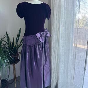 Vintage Women’s Medium Dress Deep Purple Velvet Taffeta Party Puff Sleeve Bow